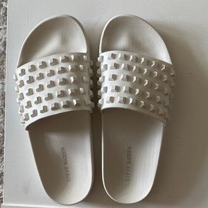 Steve Madden slides